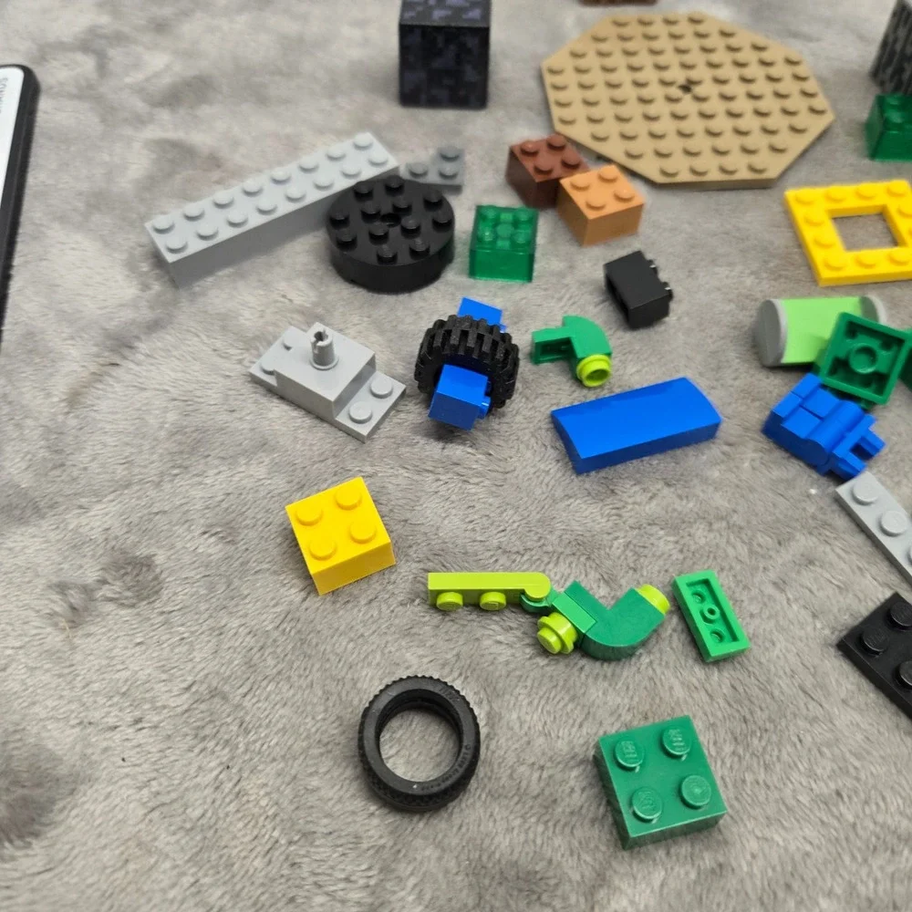 LEGO Minecraft Bricks Mixed Lot Baseplates Wheels Specialty Pieces 0626 B13